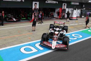 O “erro bobo e idiota” de Oliver Bearman deixa o novato Haas destruído no GP britânico item-thumbnail