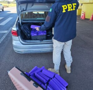 PRF apreende mais de 100 quilos de maconha na PR-444 item-thumbnail