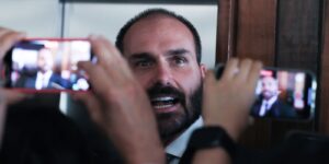 Motta notifica Eduardo Bolsonaro sobre processo de perda do mandato item-thumbnail