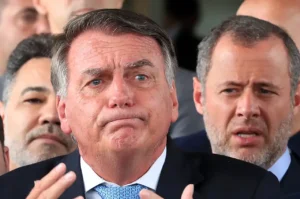 Bolsonaro demora para voltar à prisão domiciliar e Moraes quer explicações item-thumbnail