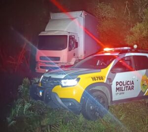 PM recupera dois caminhões roubados em área rural de Fazenda Rio Grande item-thumbnail