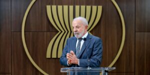 Lula quer discutir com Trump punição dada a ministros do STF item-thumbnail