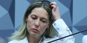 Mulher de ex-procurador-geral do INSS fica em silêncio na CPMI item-thumbnail