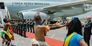 Lula desembarca na África do Sul para participar da Cúpula do G20 item-thumbnail