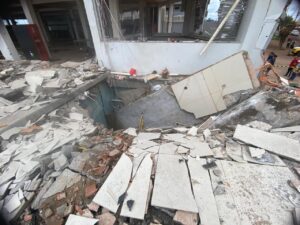 Desabamento de laje durante demolição deixa seis trabalhadores feridos em supermercado de Rio Bonito do Iguaçu item-thumbnail