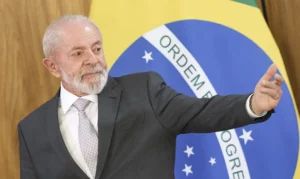 Lula diz que Brasil deu “lição de democracia” com prisão de Bolsonaro e de militares que tramaram golpe item-thumbnail