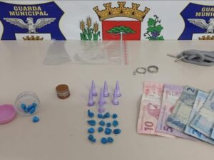 Quatro horas após sair da cadeia, mulher é presa novamente traficando drogas no Terminal Guadalupe item-thumbnail