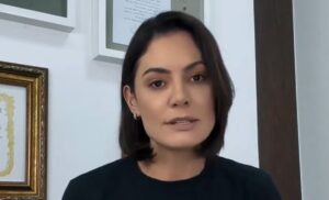 Michelle recebe autorização para visitar Bolsonaro na PF neste domingo item-thumbnail