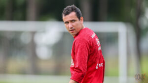 Dos quatro medalhões da queda do Athletico em 2024, dois amargam novos rebaixamentos neste ano item-thumbnail