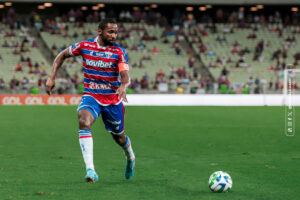 Coritiba pode trazer o lateral Tinga, que fez quase 400 jogos pelo Fortaleza item-thumbnail