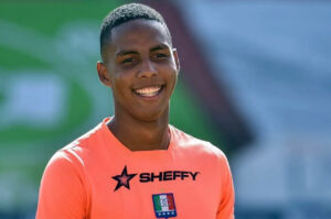 mensagens de despedida nas redes colocam jogadores e treinador a caminho da Arena item-thumbnail