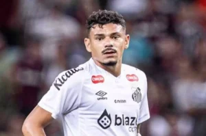 Santos pretende se desfazer de Tiquinho Soares e Coritiba aparece como possível destino item-thumbnail