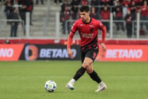 Athletico pode repatriar Rossetto e Vitor Bueno, diz canal item-thumbnail