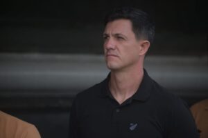 Técnico que comandou o Furacão no começo de 2025 acerca com time rebaixado no Brasileirão item-thumbnail
