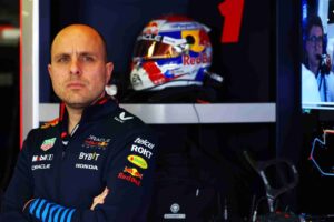 Por que Gianpiero Lambiase estava chorando depois do GP de Abu Dhabi item-thumbnail