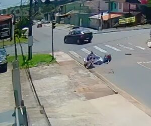 Cruzamento campeão de acidentes no Xaxim registra mais dois nas últimas horas, veja o vídeo item-thumbnail