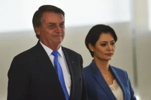 Michelle visita Bolsonaro na prisão após racha com filhos sobre aliança com Ciro Gomes item-thumbnail