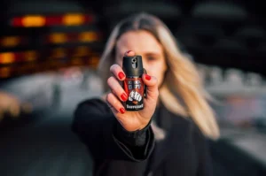 Deputados do Paraná aprovam projeto que libera uso de spray de pimenta por mulheres item-thumbnail