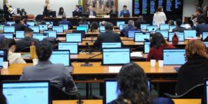 CCJ da Câmara se posiciona a favor de cassação de Carla Zambelli item-thumbnail