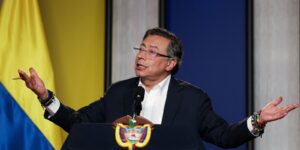 Petro diz que temeu ser capturado pelos EUA assim como Maduro item-thumbnail