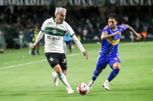 Josué é o único destaque positivo do Coritiba no Couto item-thumbnail