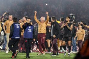 Athletico confirma renovação de contrato com Odair Hellmann item-thumbnail