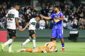 Coritiba perde para o São Joseense com gol de atacante andarilho item-thumbnail