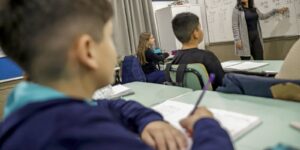 CNTE comemora reajuste do piso do magistério; prefeitos contestam item-thumbnail