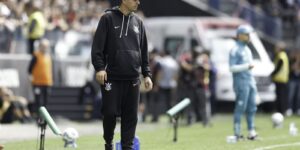 Técnico Lucas Piccinato é demitido da equipe feminina do Corinthians item-thumbnail