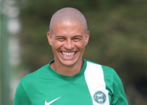 Ídolo do Coxa e ex-técnico do Operário, Alex é anunciado por clube da Série B item-thumbnail