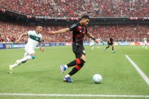 Sebás Gómez e Maicon decepcionam no Atletiba item-thumbnail