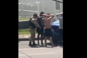 Jogador do Athletico é abordado pela PM dirigindo sem CNH item-thumbnail