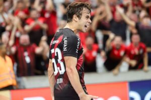 Odair explica Dudu na ponta-esquerda do Athletico item-thumbnail