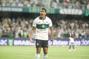 Coritiba vence o Remo com gol de artilheiro e sobe para o 6º lugar item-thumbnail