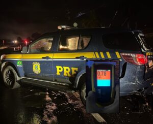 Motorista bêbado colide em viatura da PRF que atendia acidente com óbito na BR-376 item-thumbnail